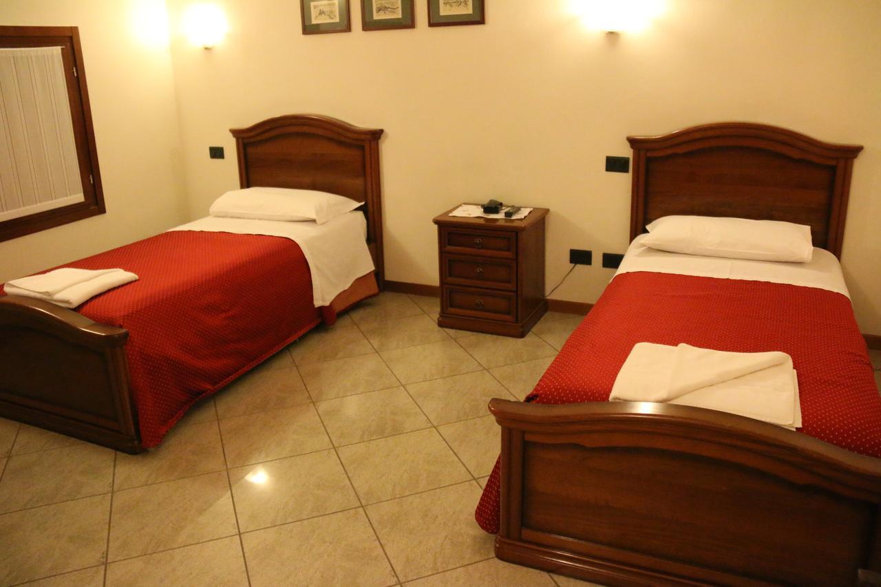 Hotel Ristorante Regina Mozzanica Room photo