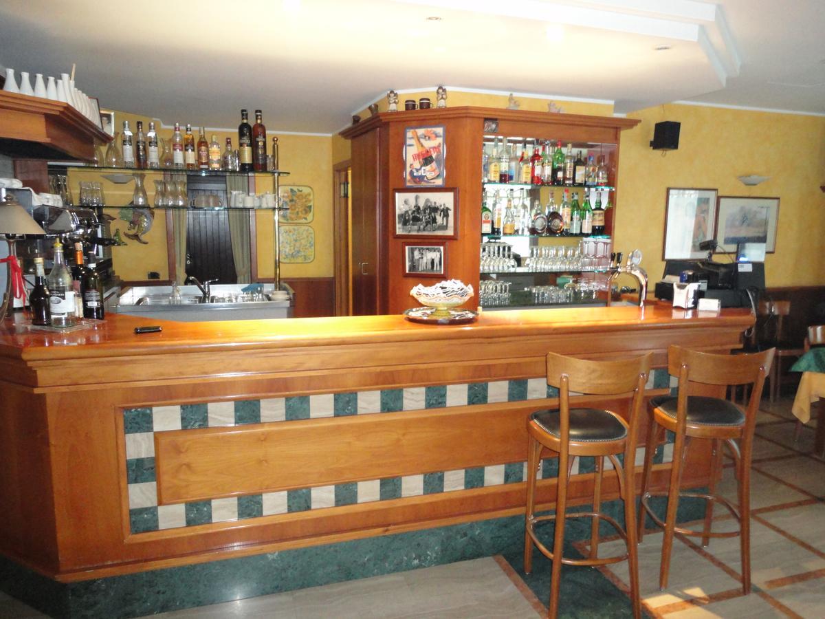 Hotel Ristorante Regina Mozzanica Exterior photo